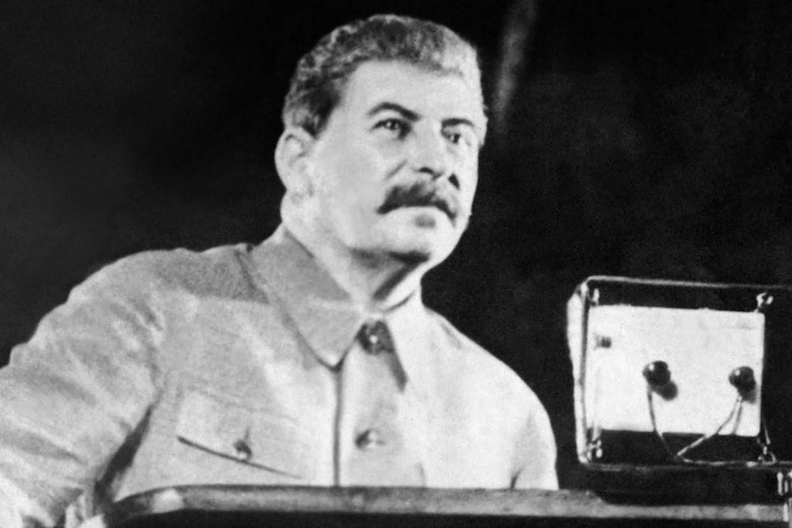 Обращение сталина по радио к советскому народу. Обращение Сталина 3 июля 1941. Сталин 1937. Сталин 1936. Обращение Сталина к народу 3 июля.