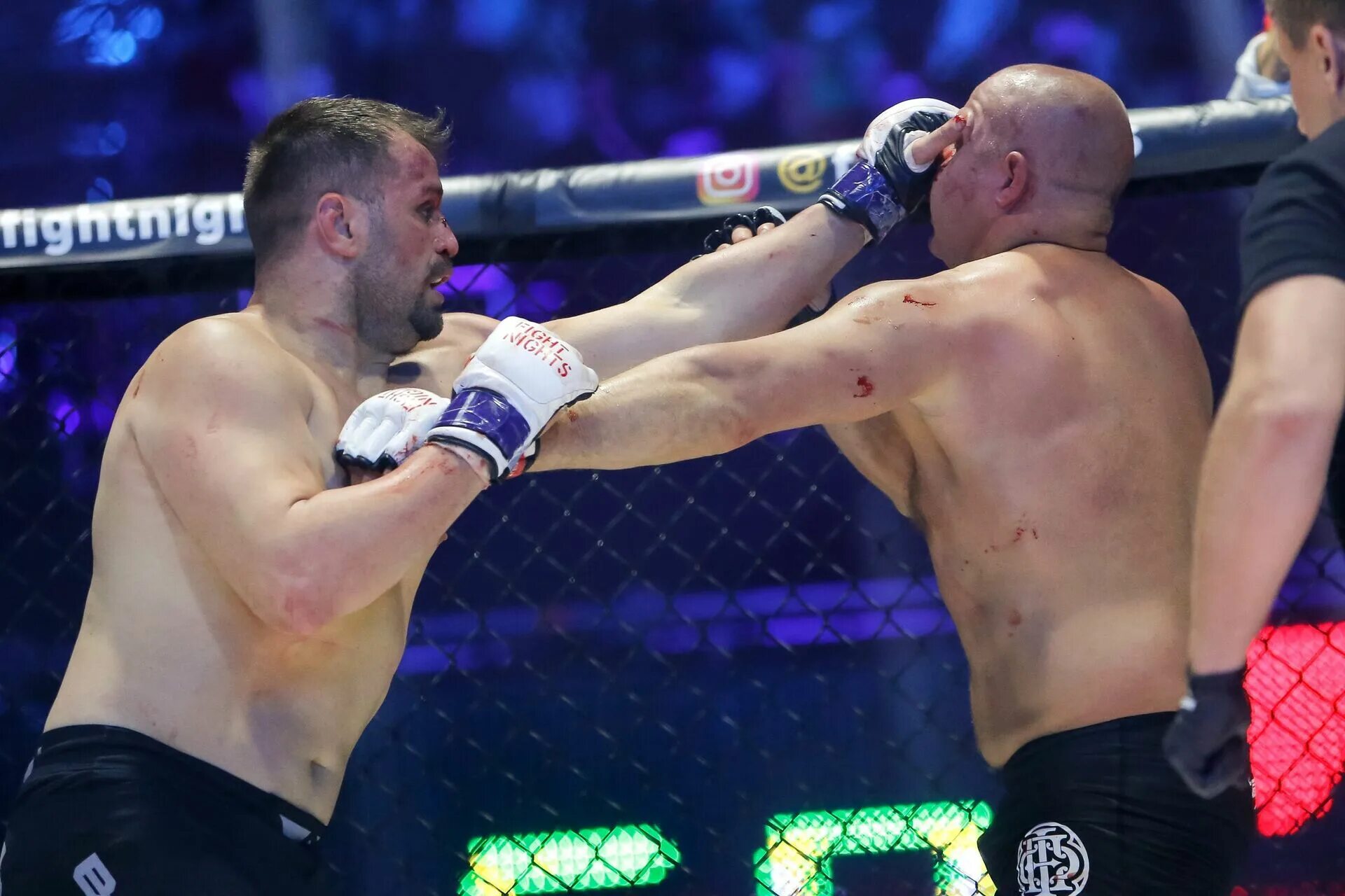 Боец емельяненко. Тито ортис и федор емельяненко бой. Федор емельяненко райан бейдер. Федор емельяненко фото. Райан бейдер боец.