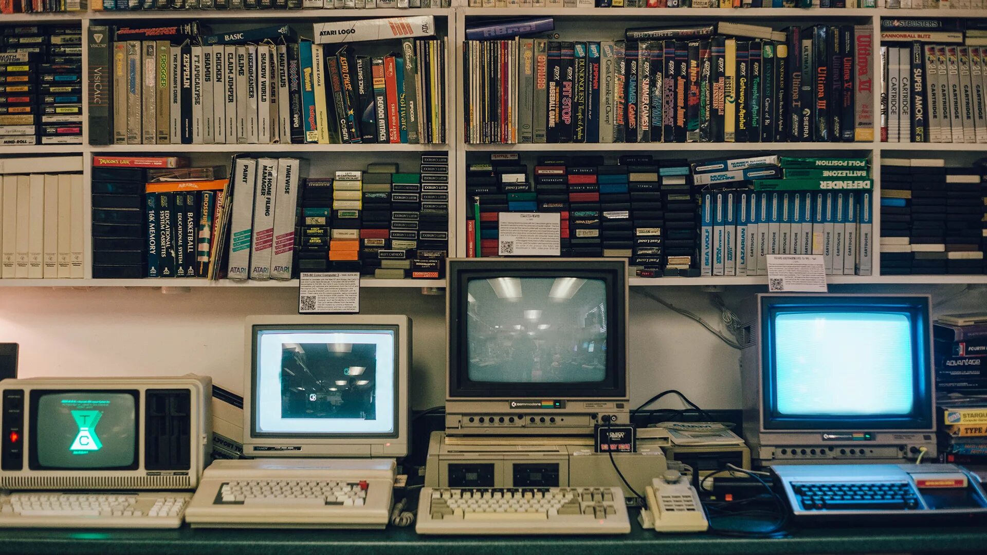 Компьютеры 90 х годов. 80s Computer. IBM Computer 80s. Компьютеры 80-х. Ретро компьютер.