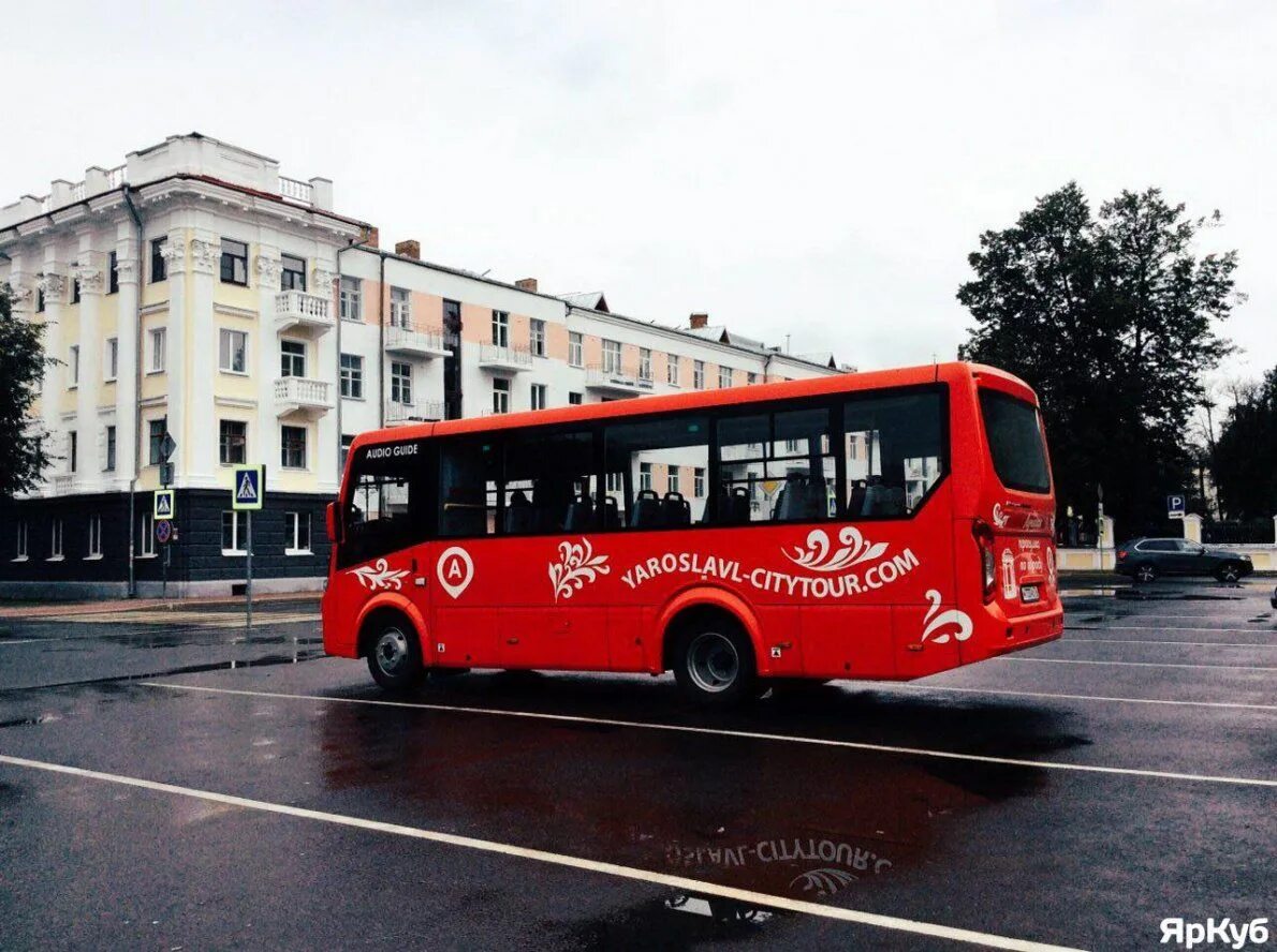 Автобус красное новосибирск. Красные автобусы в Рязани. Ярославский экскурсионный автобус. Красный автобус Ярославль. Автобусная экскурсия по Ярославлю.