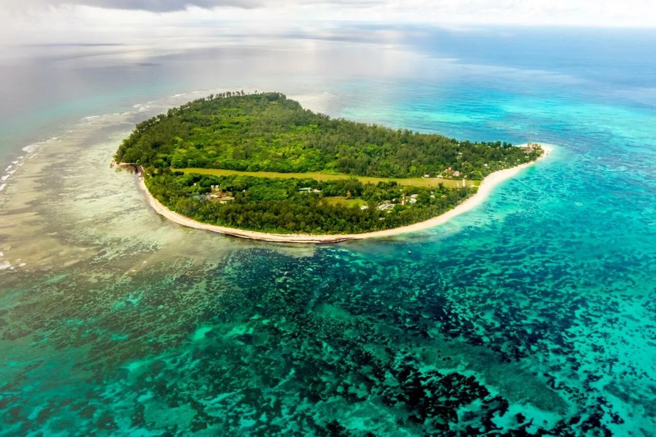 Selected island. Сейшелы остров Исланд. Сейшелы Мале остров. Denis private Island Seychelles.