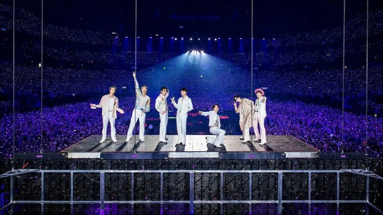 Концерт бтс в лас вегасе. Лас вегас концерт бтс 2022. Бтс концерт в пусане 2022. Лас вегас концерт бтс 2022. Мичиган стэдиум бтс концерт.