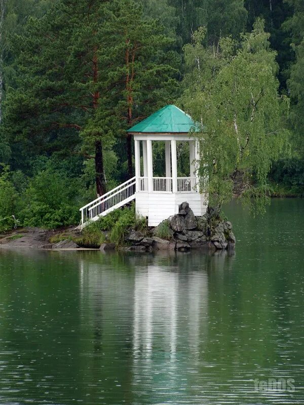 Озеро айя. Озеро Айское горный Алтай. Озеро ая Алтайский край. Айя озеро Алтайский край. Озеро Айя Горно-Алтайск.