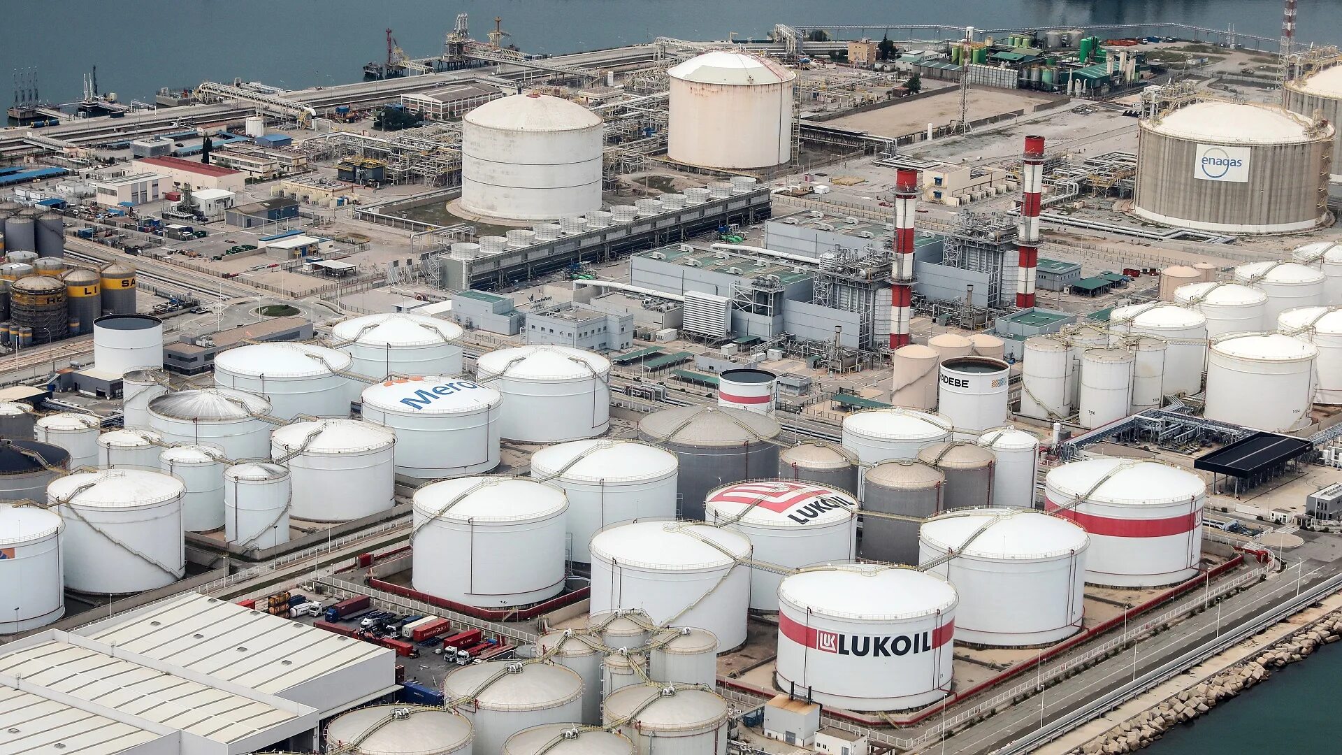 Нефтебаза нижний. Нефтебаза кстово лукойл. кстово нефтеперерабатывающий завод. завод лукойл кстово. когалым нпз лукойл.