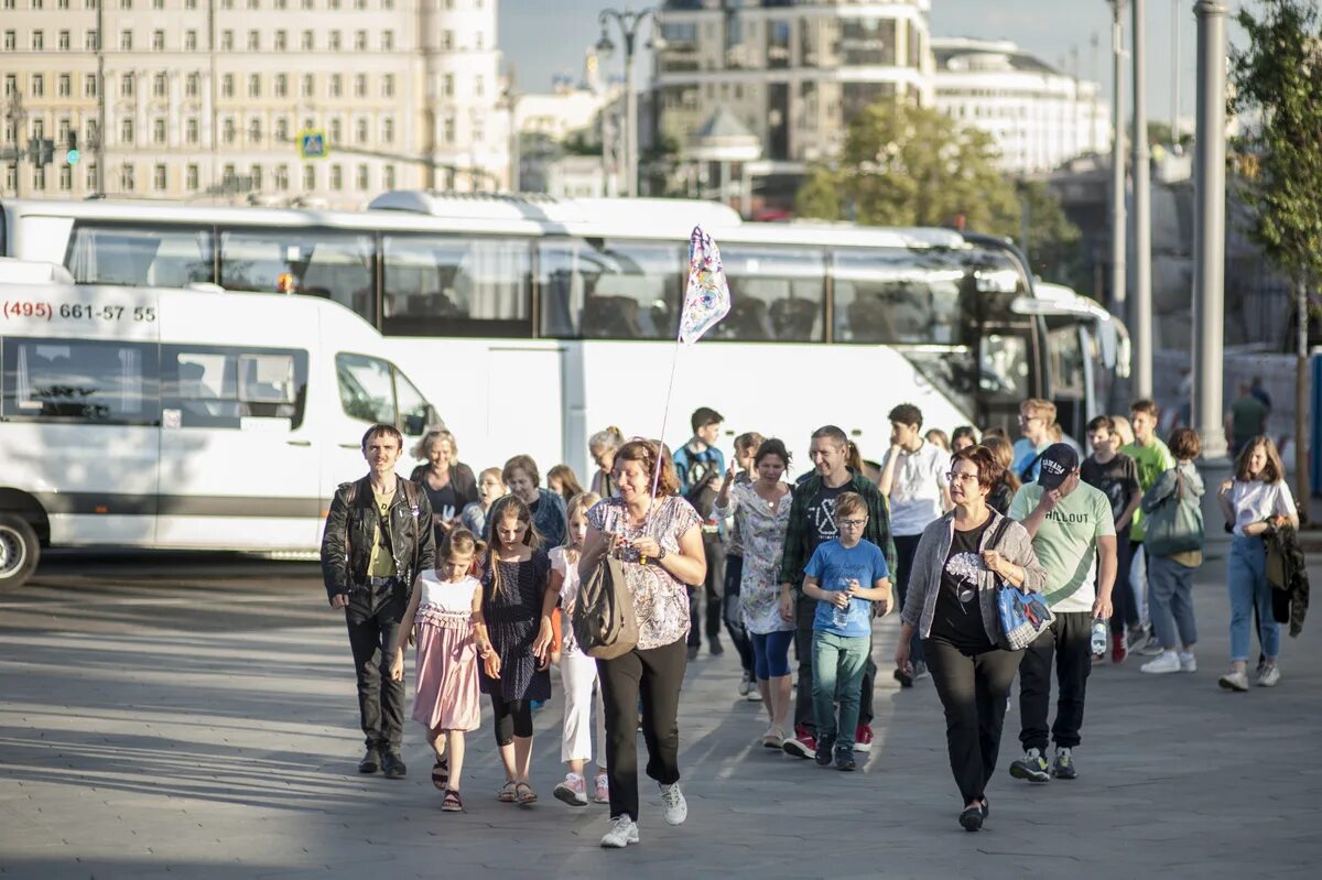 Тайны и легенды Москвы экскурсия. Как одеться на автобусную экскурсию. Футбол в Москве экскурсии автобус. Легенда Москвы человек. Экскурсии на автобусе на 3 дня