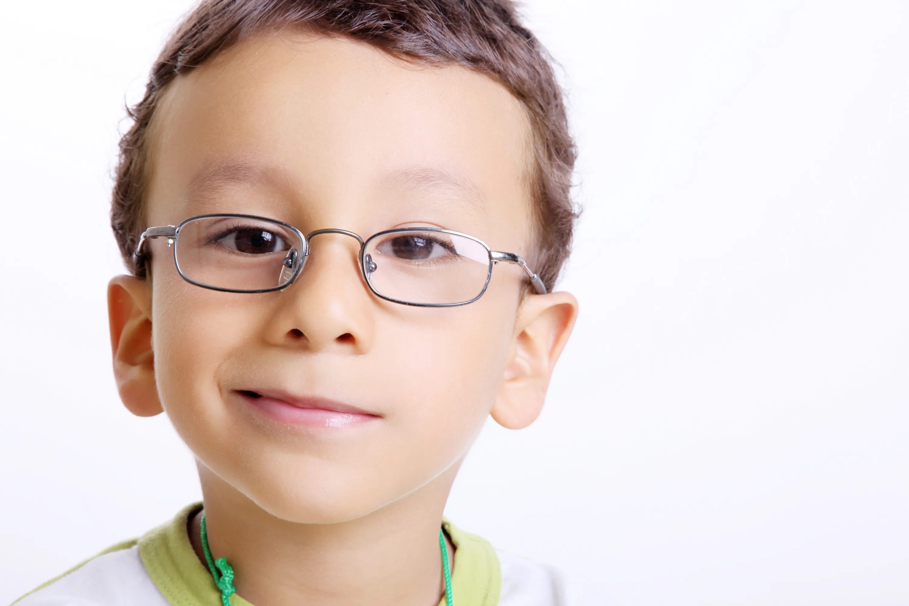 У сына зрение 3. Стильные очки для детей. Очки для детей для зрения. Дети в очках. Детские очки для зрения модные.
