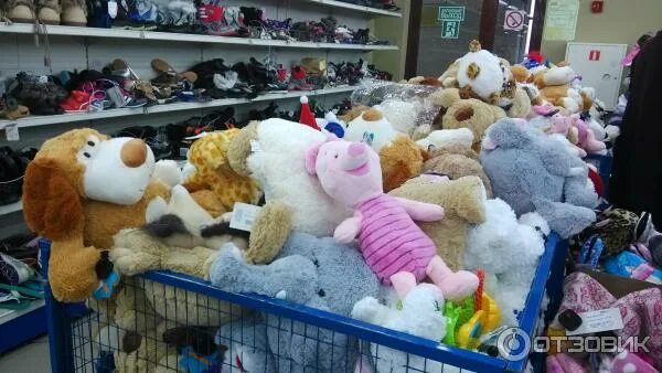 Игрушки для детдома. Вещи в детский дом. Игрушки на благотворительность. Игрушки магазин игрушек. Выкладка игрушек.