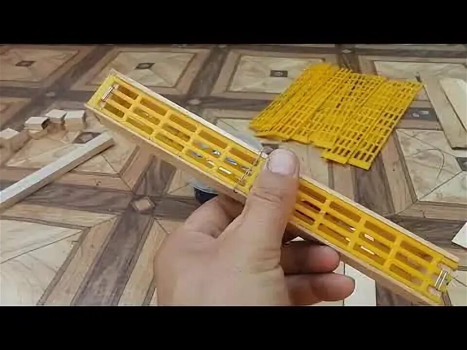 Изолятор миленина купить. Миленин изолятор. Клетка миленина для матки. Миленин изолятор. Клеточка миленина пчеловодство.