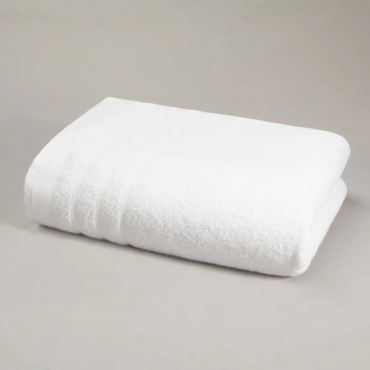 Белое банное полотенце. Полотенце. Полотенце махровое белый. Полотенце банное белое. Белое полотенце банное махровое.