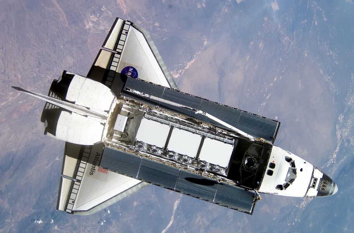 Первый космический челнок. Спейс шаттл космический корабль. Спейс шаттл Атлантис. Спейс шаттл 1969. Космический шаттл Атлантис.