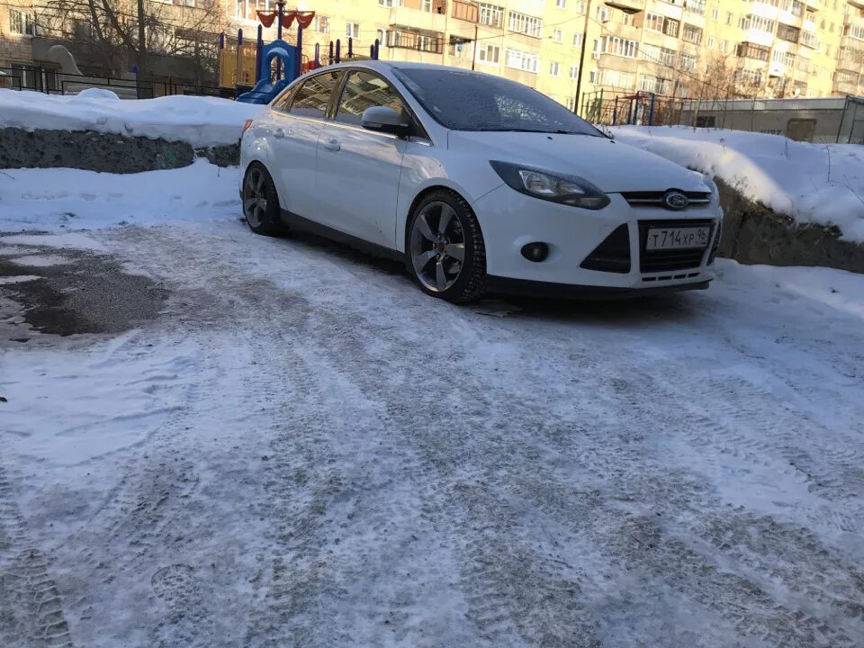 Форд фокус 3 диски снежинка 17. Форд фокус 2 хэтчбек r18. Снежинки форд фокус. Форд фокус 2 хэтчбек r18. Форд фокус на r18.