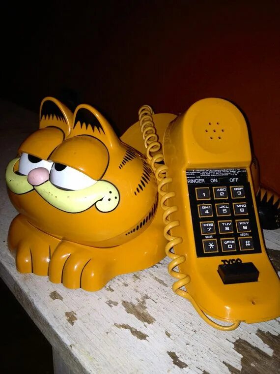 За рождение телефон. Телефон Гарфилд. Телефон Tyco Garfield. День рождения телефона. Классные телефоны на день рождения.