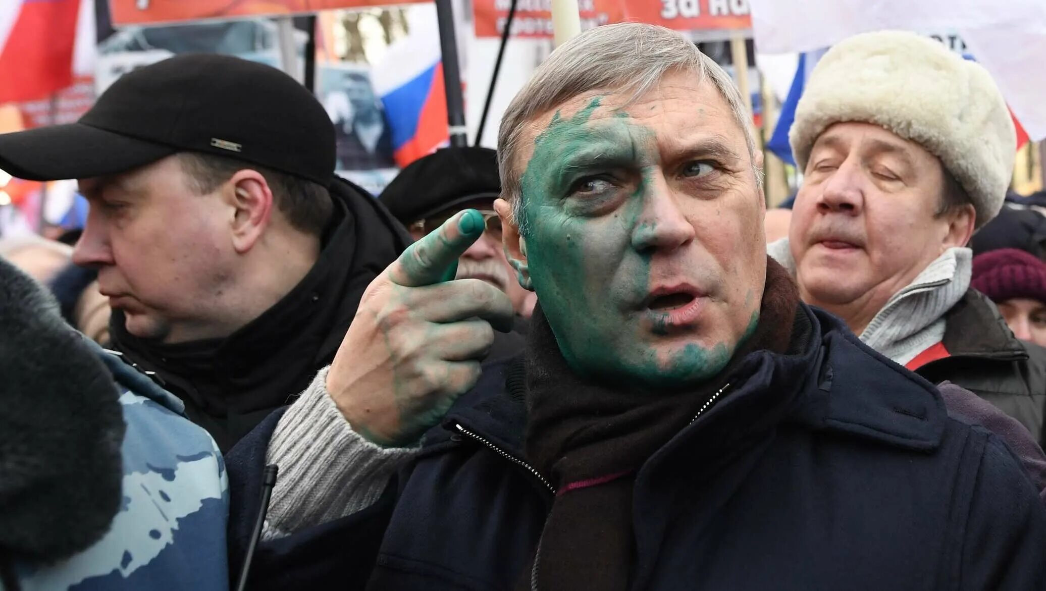 Представитель оппозиции. Касьянов Михаил зеленка. Лица оппозиции в России. Российские оппозиционеры. Марш несогласных Немцов.
