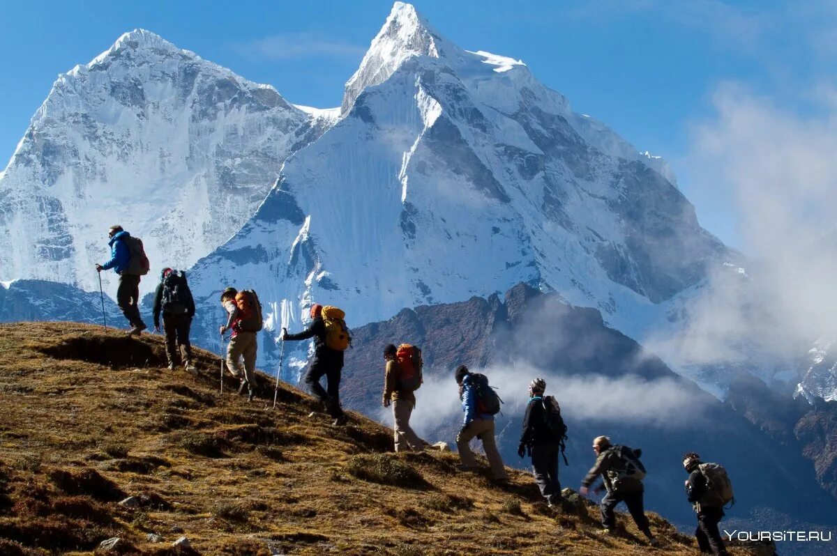 Турист поднимается в гору со скоростью. 4. Турист шёл 3 8 ч со скоростью 1 2 м/с а затем 2. Поднимаясь в гору лыжник проходит путь равный 3 км со средней. Задачи на нахождение средней скорости.