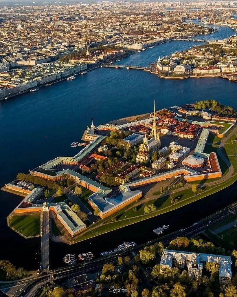 В каком городе петропавловская крепость. Питер петропавловская крепость. санкт-петербург заячий остров петропавловская крепость. заячий остров петропавловская крепость. петропавловская крепость с высоты птичьего полета.