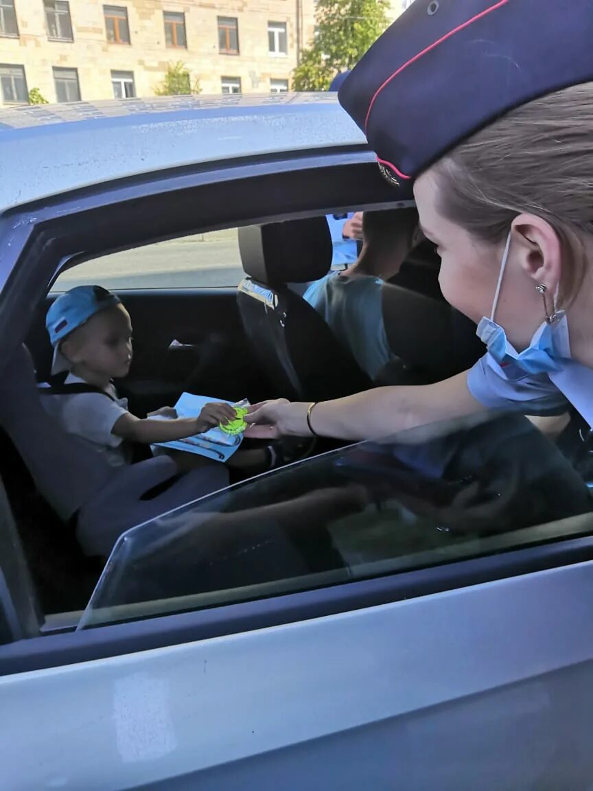 Пассажир инспектор. Расшифруйте гибдд. Ребенок пассажир гибдд рейд. Дтп на каникулах. Пдд сотрудник гибдд.