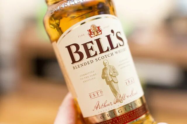 Bells whisky. Bells Blended Scotch Whisky. Диаджео Бэллс ориджинал. Bells Special виски. Arthur Bell виски.