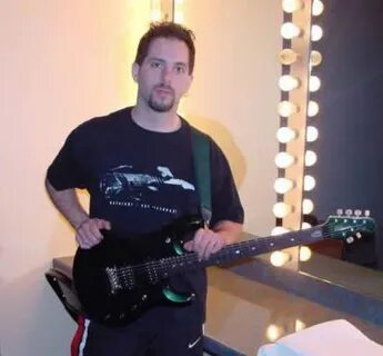 John likes to play