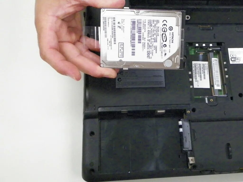 Как вытащить диск из ноутбука. Satellite a215-s4757. toshiba satellite a100-036 два жестких диска. чистка toshiba satellite a215-s4767. toshiba satellite a665 крепеж жесткого диска.