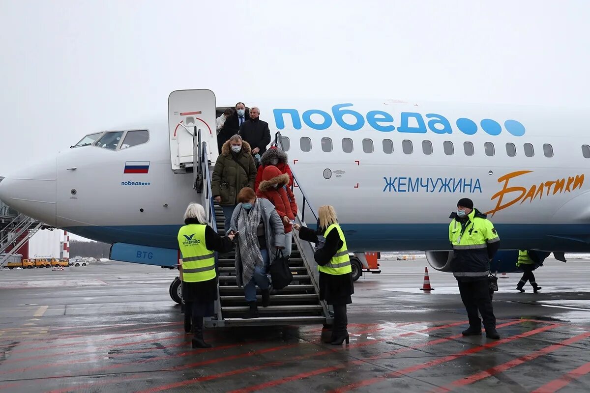 Аэропорт москва калининград. Аэропорт москва калининград. Калининград храброво самолеты. Аэропорт храброво калининград. Калининград храброво самолеты.