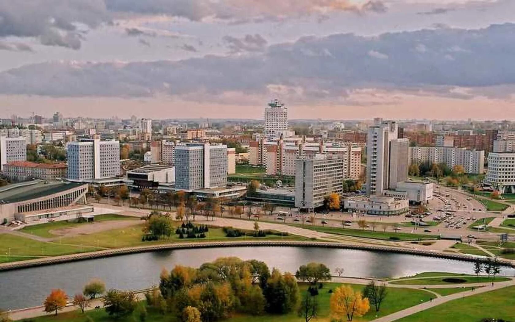 Текущее время в беларуси. Белоруссия Минск. Минск (город). Минск столица Белоруссии располагается на берегах реки. Минск фото.