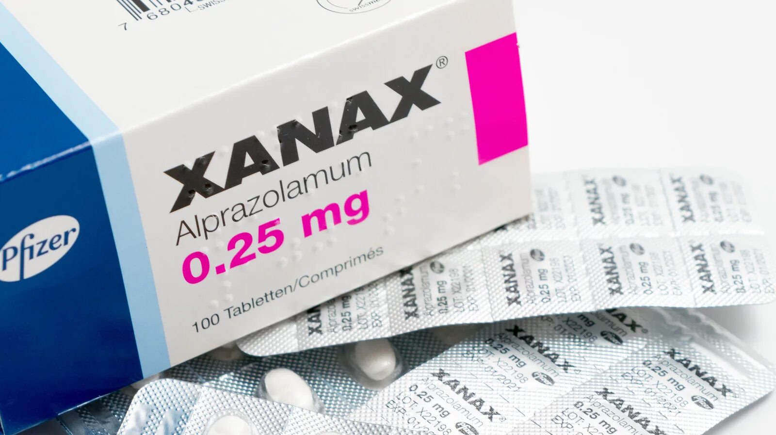 Xanax что это. Ксанакс антидепрессант. Алпразолам ксанакс. Ксанакс Пфайзер. Таблетки xanax 2mg.