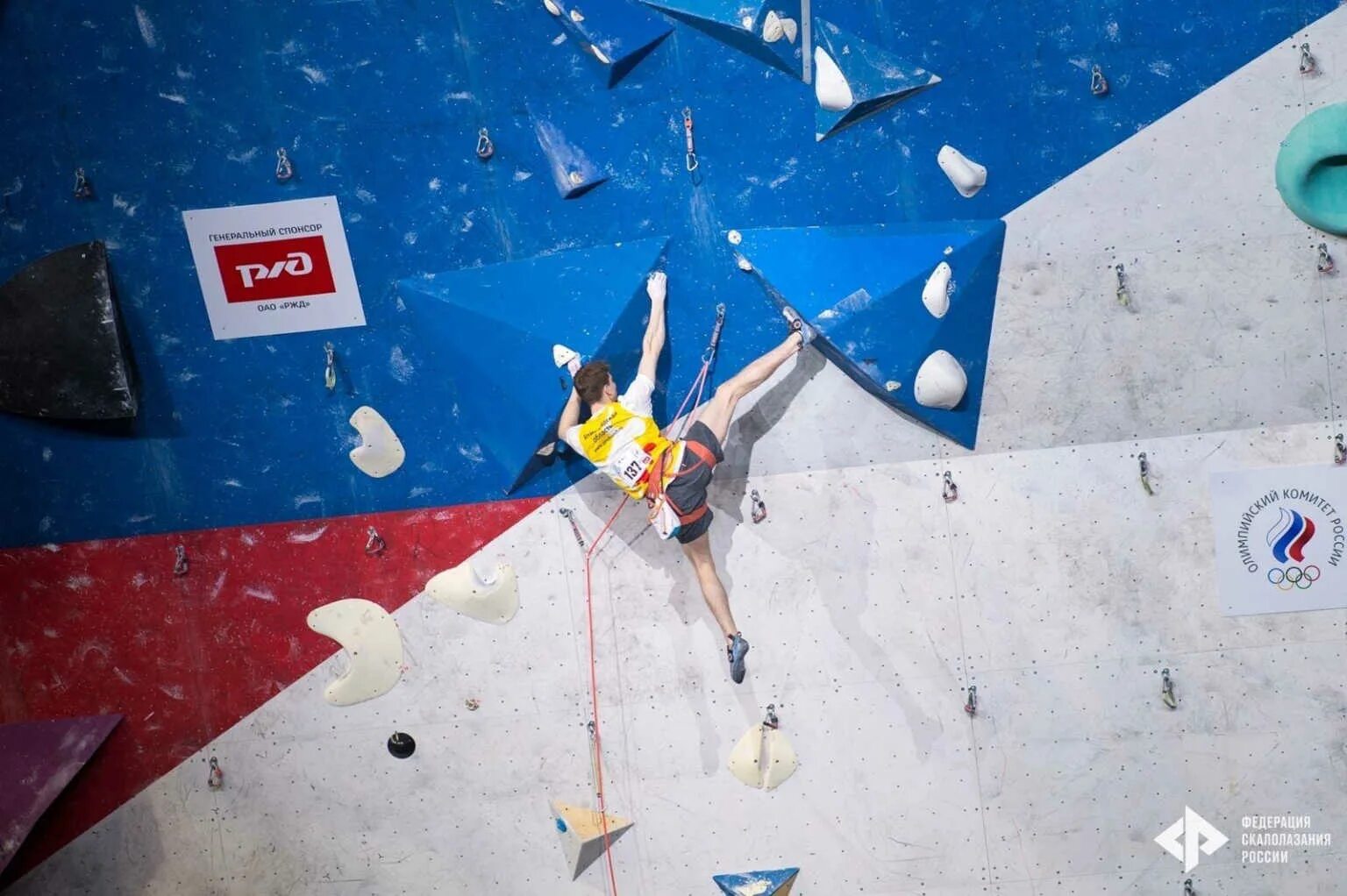 Скалодром девушка. Скалолазание. Соревнования по скалолазанию в калининграде 2021. Всероссийские соревнования по скалолазанию. Скалолазание трудность.