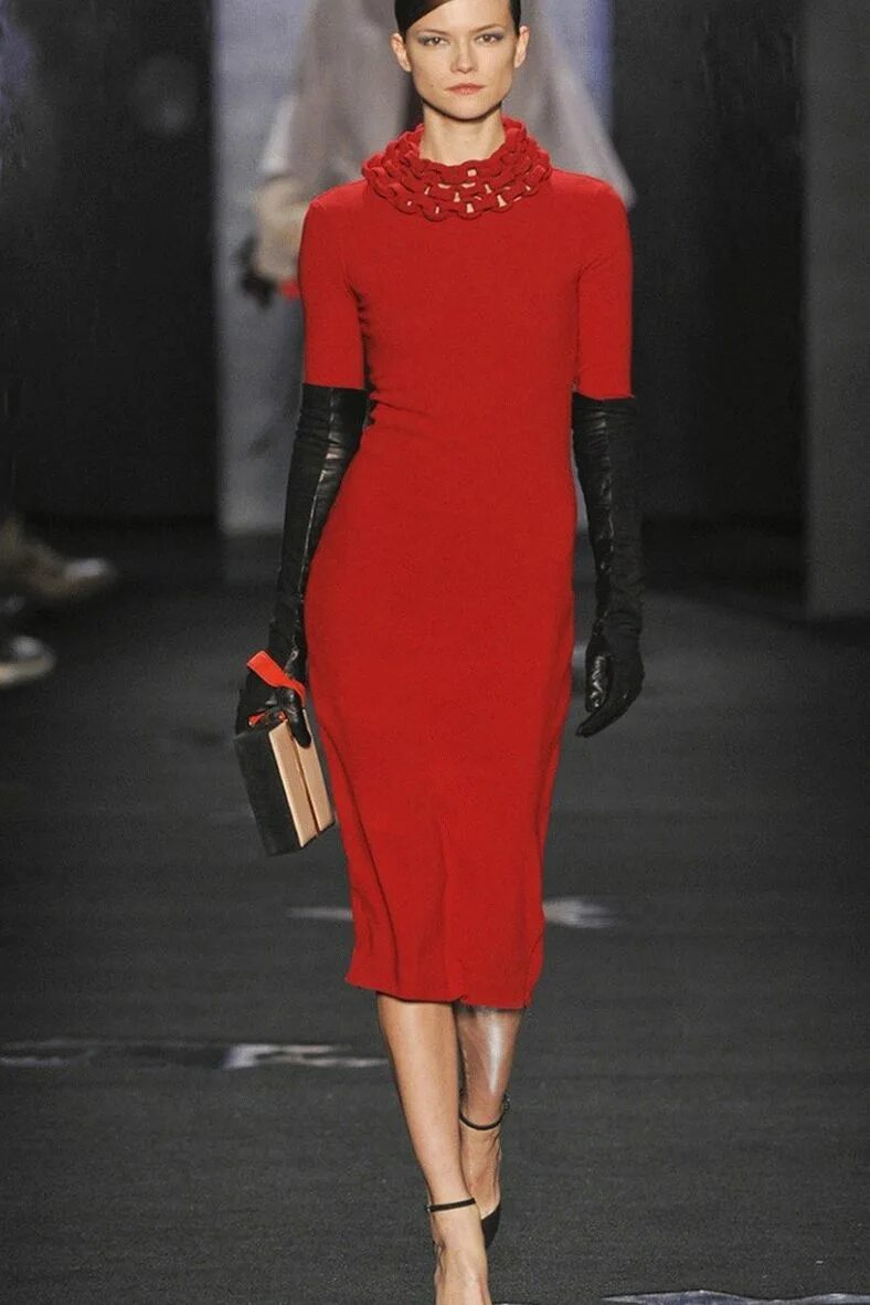 Diane von Furstenberg ,, платья 2012-2013 года. Diane von Furstenberg перчатки длинные. Модные платья осень 2022м. Платья футляры 2022 Vogue