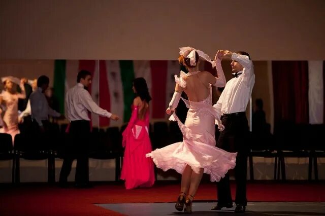 Виды вальса. Названия классических бальных танцев. Набор для вышивания бисером вальс. Высказывания о вальсе. Давид манукян бальные танцы.