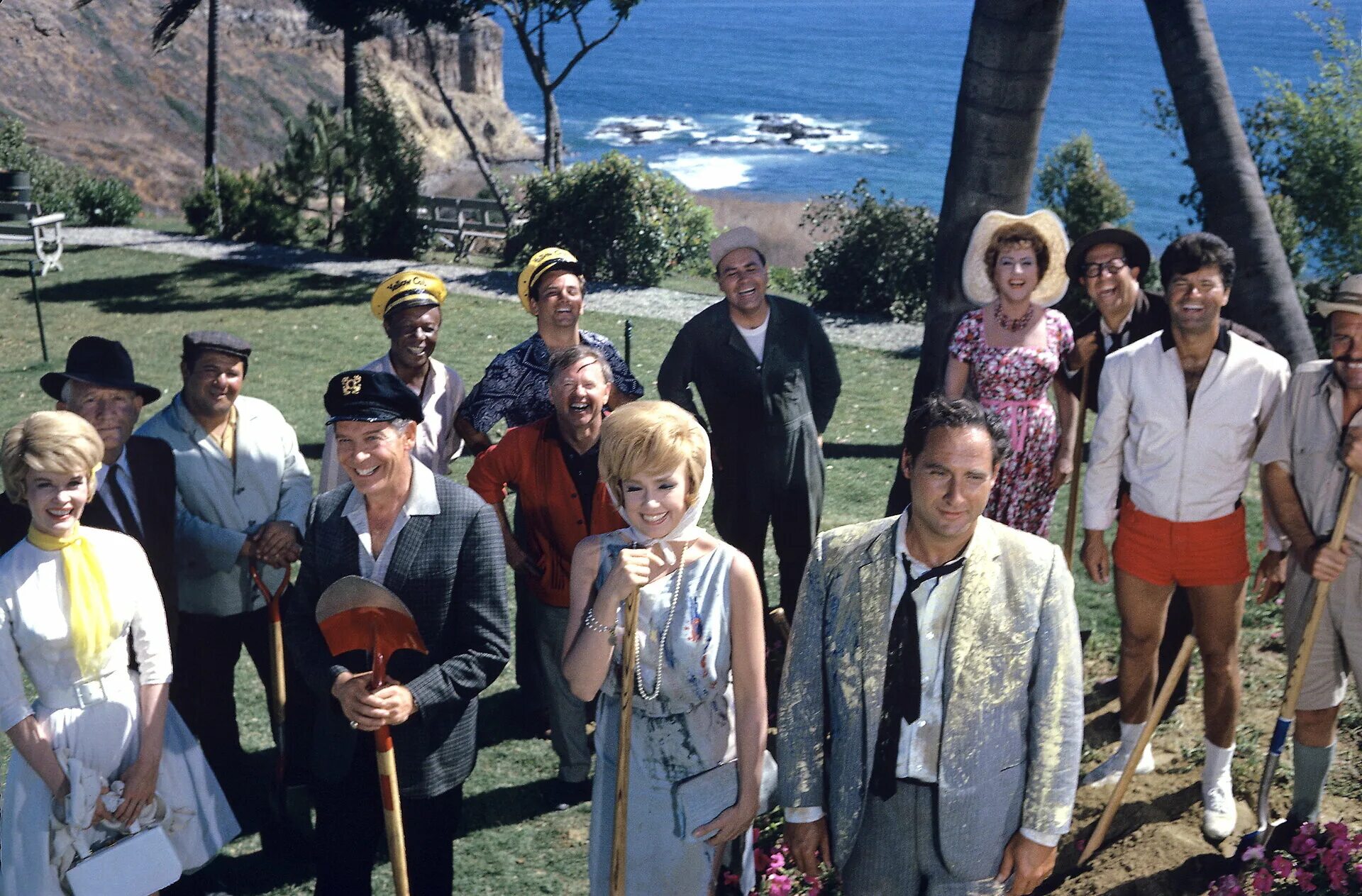 Этот безумный безумный безумный мир 3. Это безумный безумный безумный безумный мир питер фальк. «этот безумный, безумный, безумный, безумный мир», стэнли крамер, 1963. Самый безумный безумный безумный мир. Самый безумный безумный безумный мир.