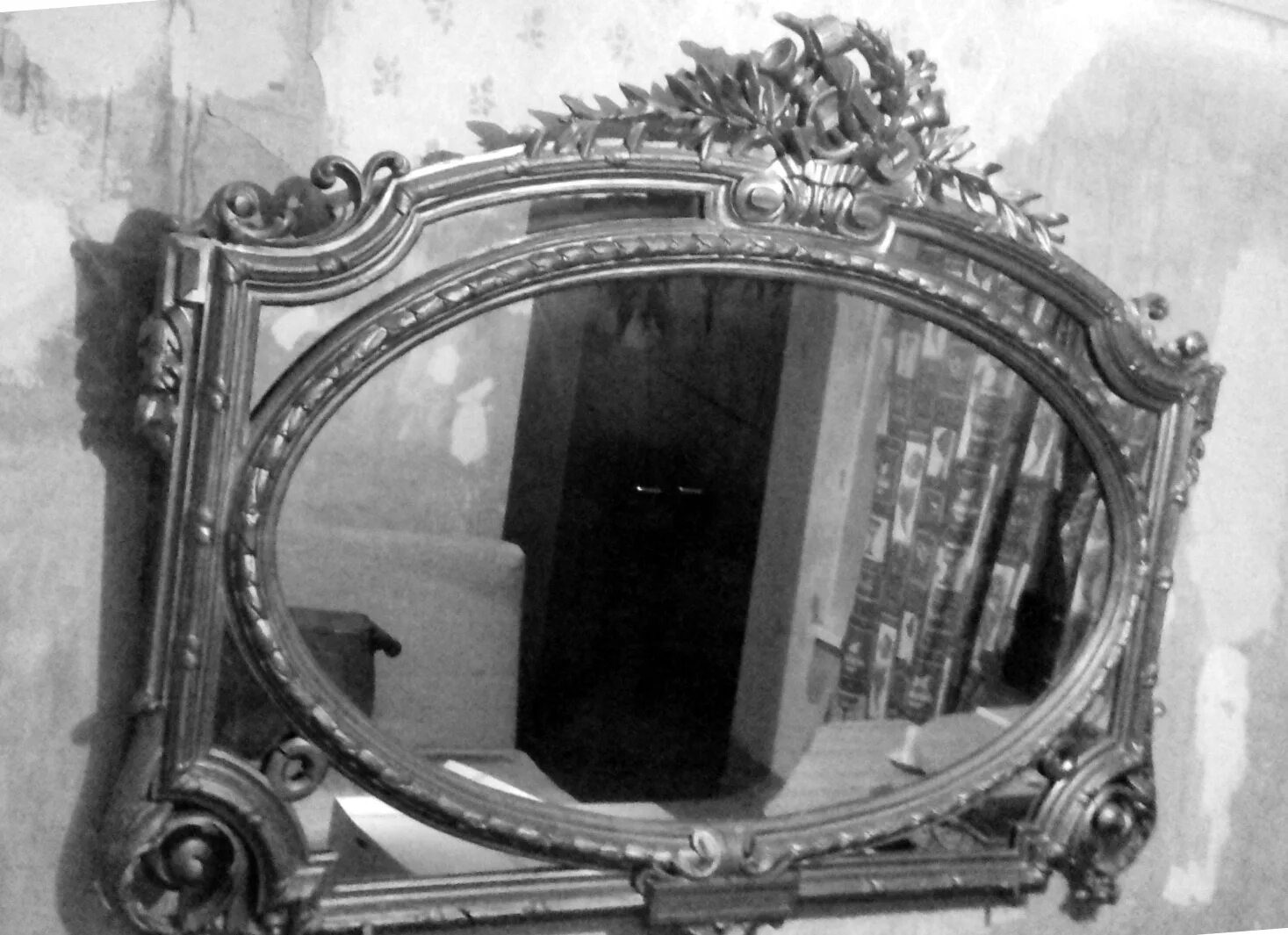Почему нельзя есть зеркало. Зеркало. Занавешенное зеркало. Завешенное зеркало в доме.