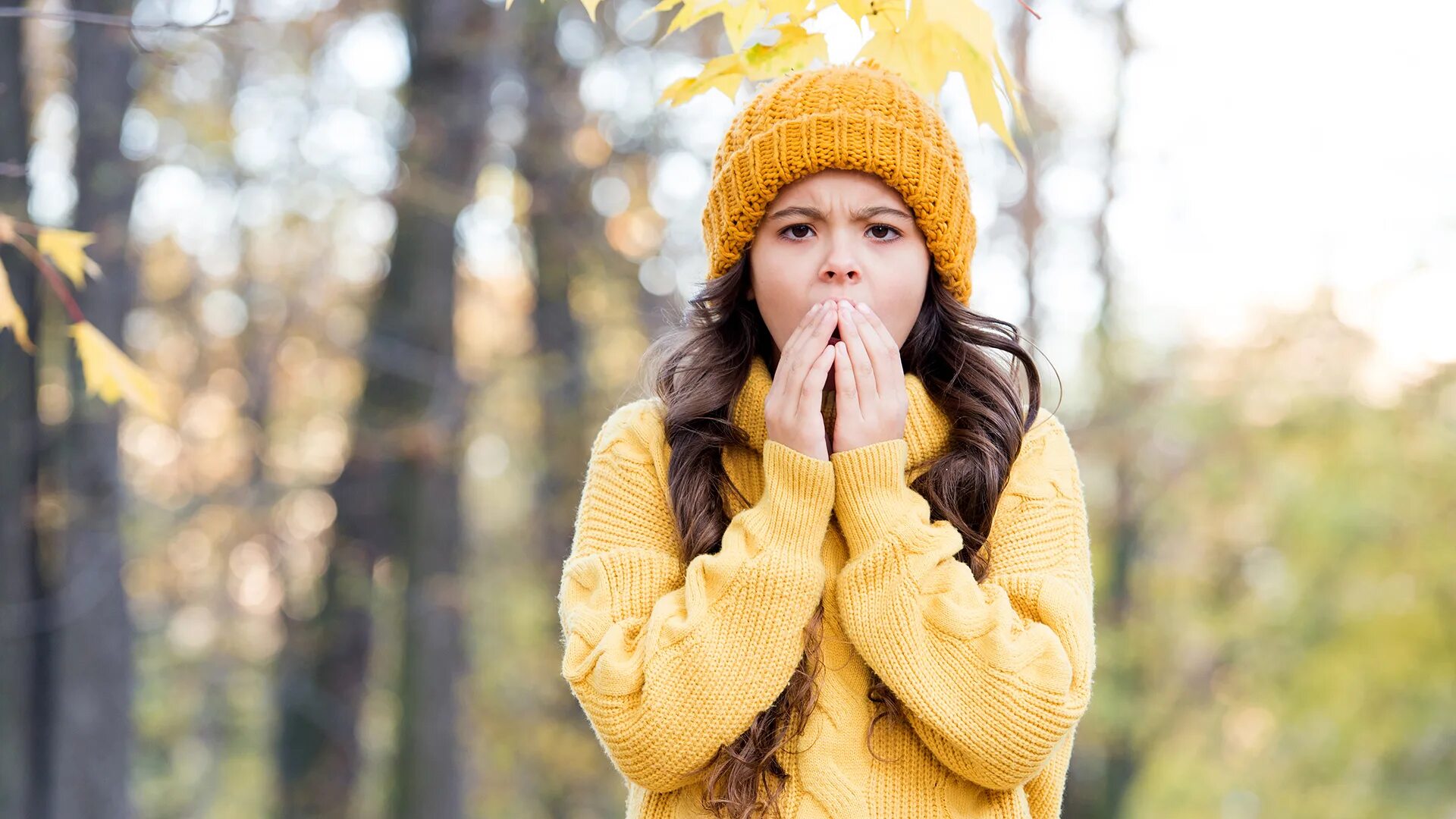 Кашель осень. A little bit dramatic. Little bit colder. Littlebitdramatic лицо. A bit a little slightly.