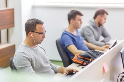 Помощью специалистов компании в