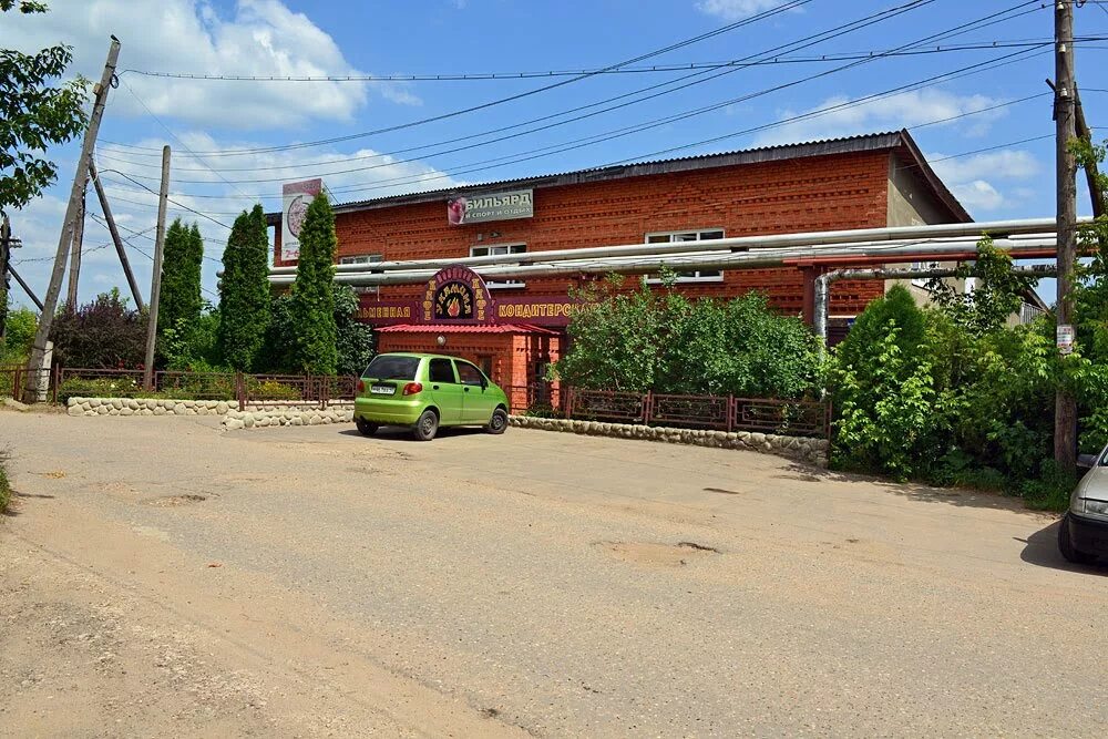 У камина малоярославец. Кафе усадьба арзамас. Кафе у камина новокузнецк. Ресторан камин в рощино. Придорожное кафе у камина.