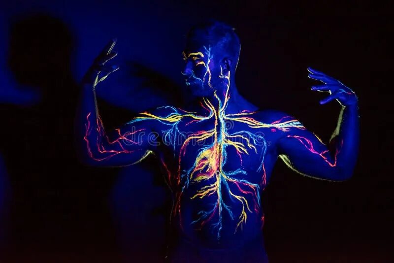 Body pattern. Синее тело у человека. боди арт перфоманс. body art men.