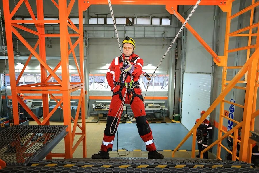 Работник на высоте. Курс по обучению работа на высоте. Курс по обучению работа на высоте. Практические занятия по охране труда на высоте. Обучение работам на высоте.