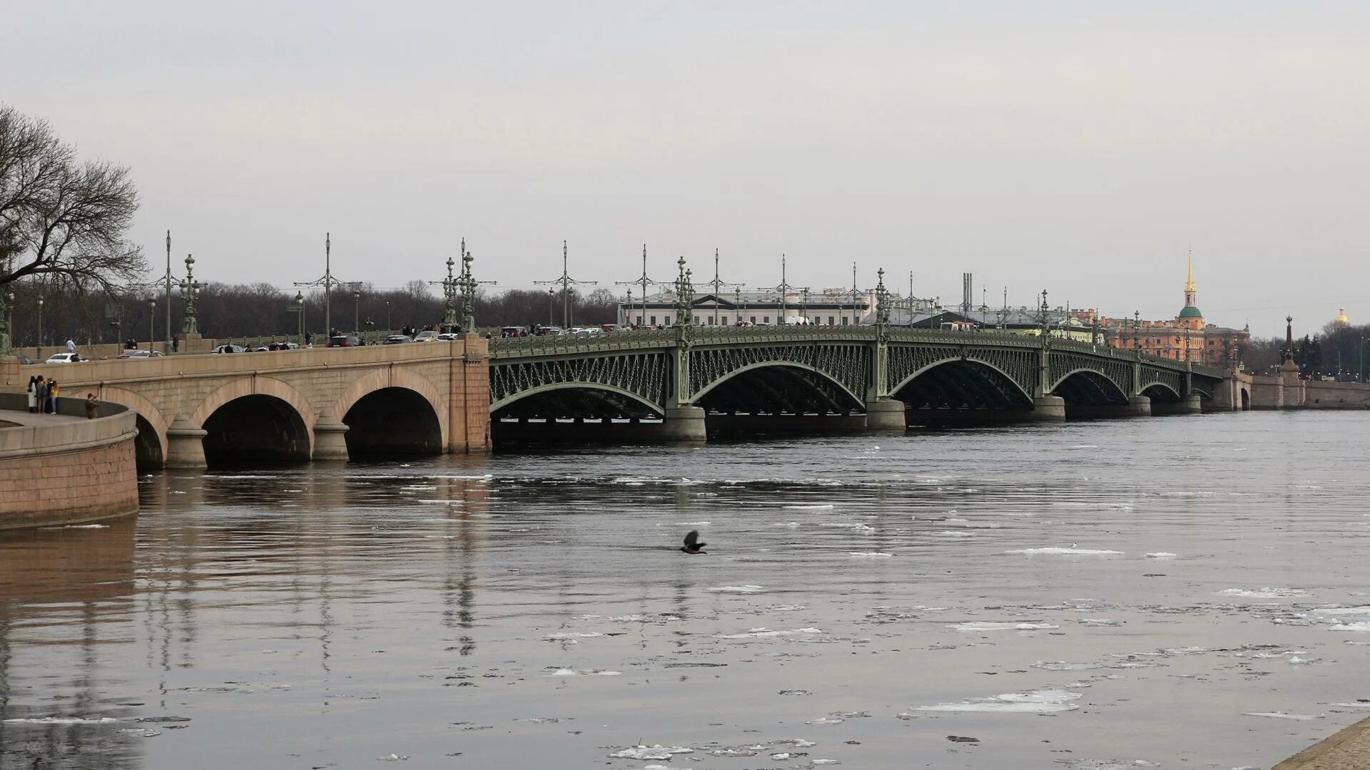 Троицкий мост. Разводной мост в Санкт-Петербурге. Развод Троицкого моста в Санкт-Петербурге. Алые паруса 2023 в Санкт-Петербурге.