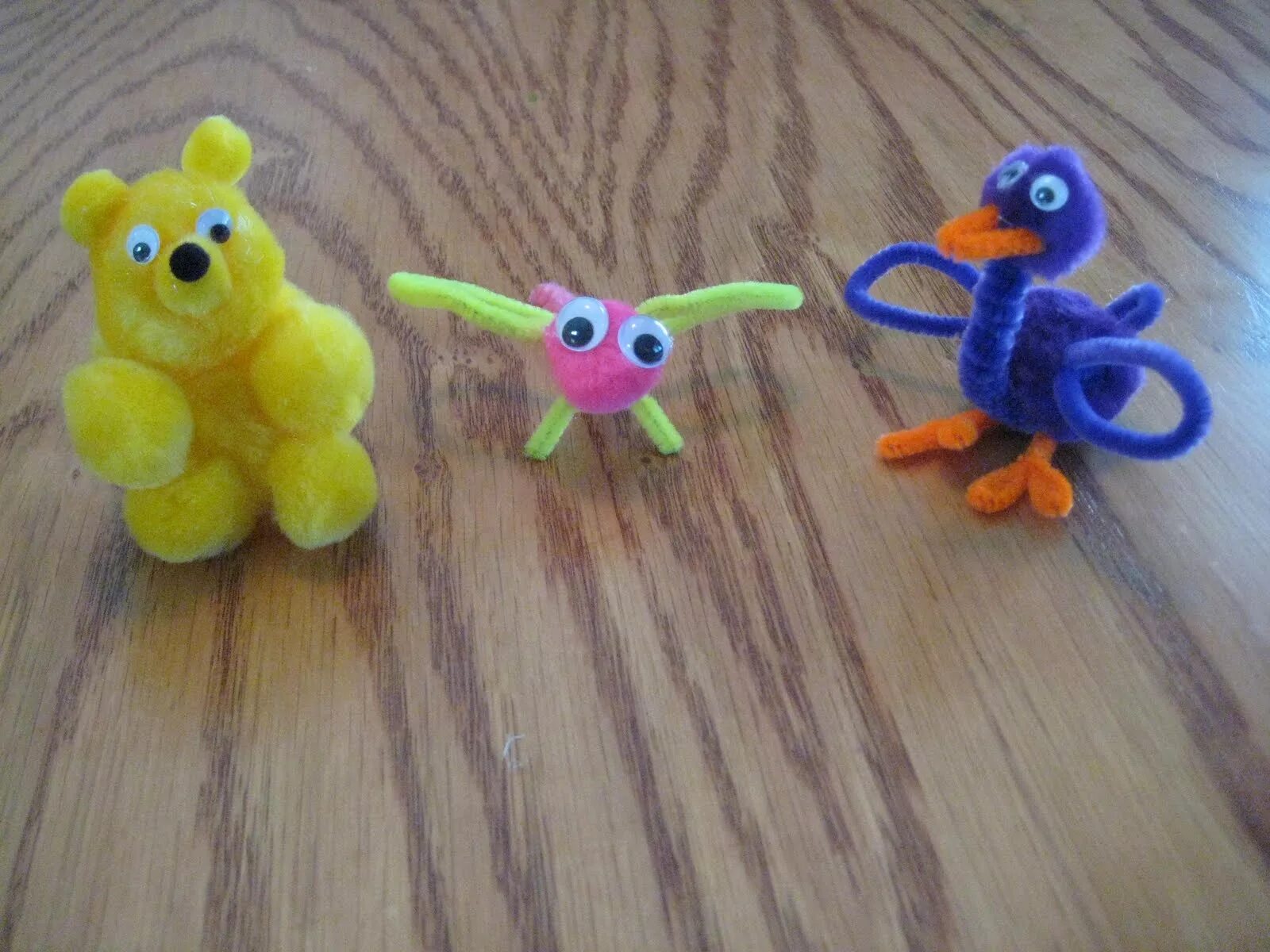 Как сделать игрушку из синельной проволоки. Как сделать игрушку из синельной проволоки. Зайчик из синельной проволоки. Игрушки из синельной проволоки. Поделки из синельной проволоки для детей.