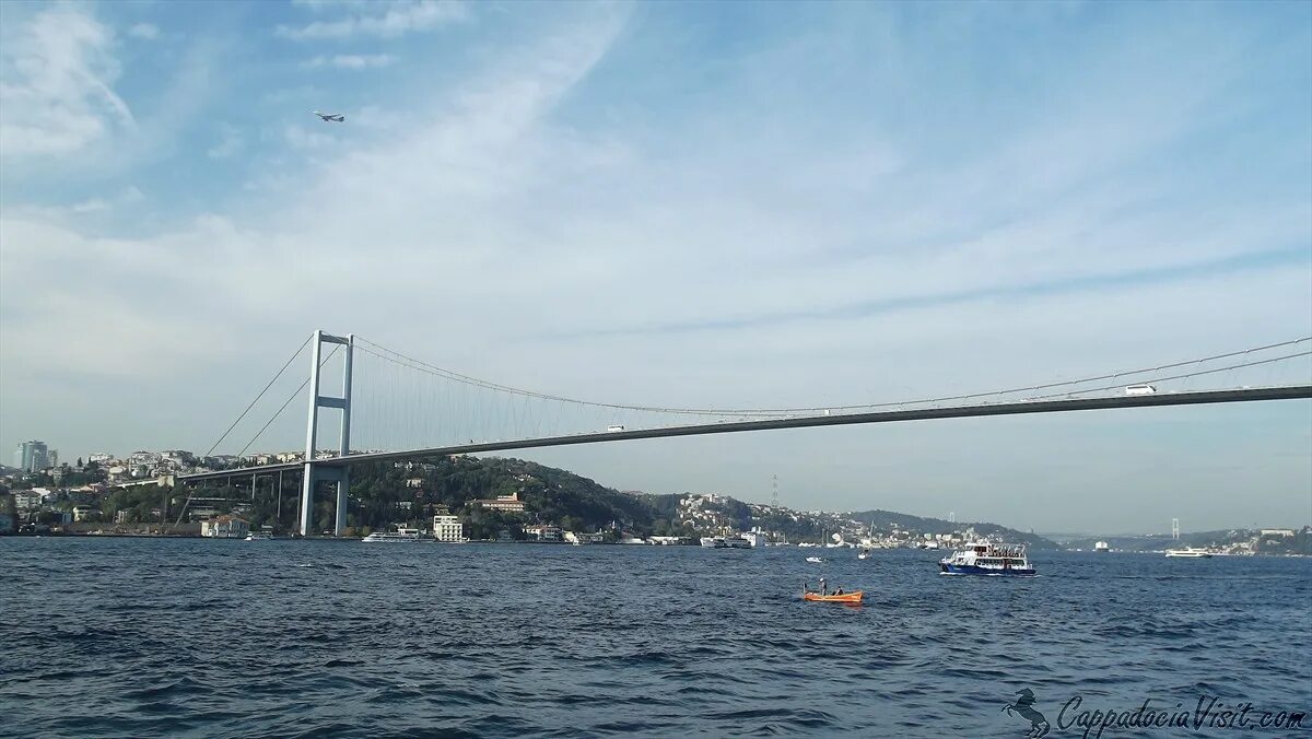 Пролив босфор океан. Мост Босфорский Босфорский пролив. Стамбул мост через Босфор. Мост через пролив Босфор. Пролив Босфор название моста.