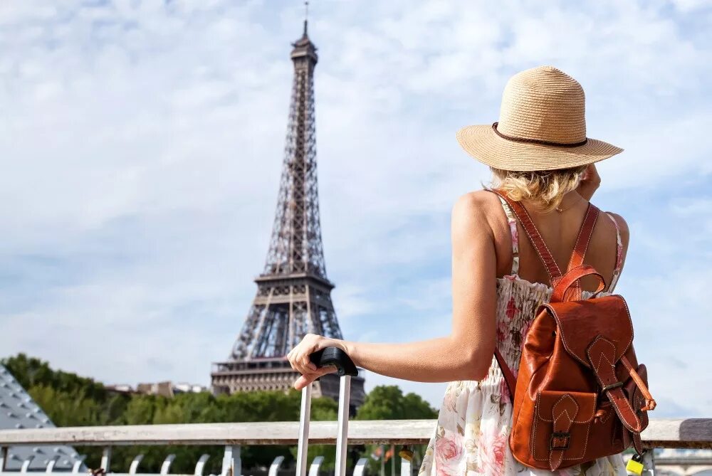 Туризм во Франции. Туристы во Франции. Туристы в Париже. Эйфелева башня туристы.