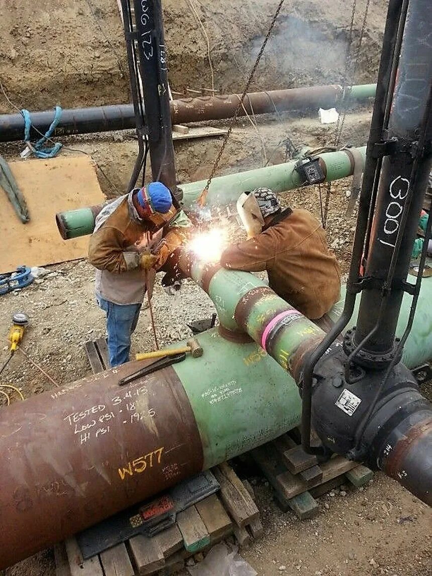 Pipe welding. Сварщик трубопроводов. Замена трубопровода промышленного. Welding of Pipelines.