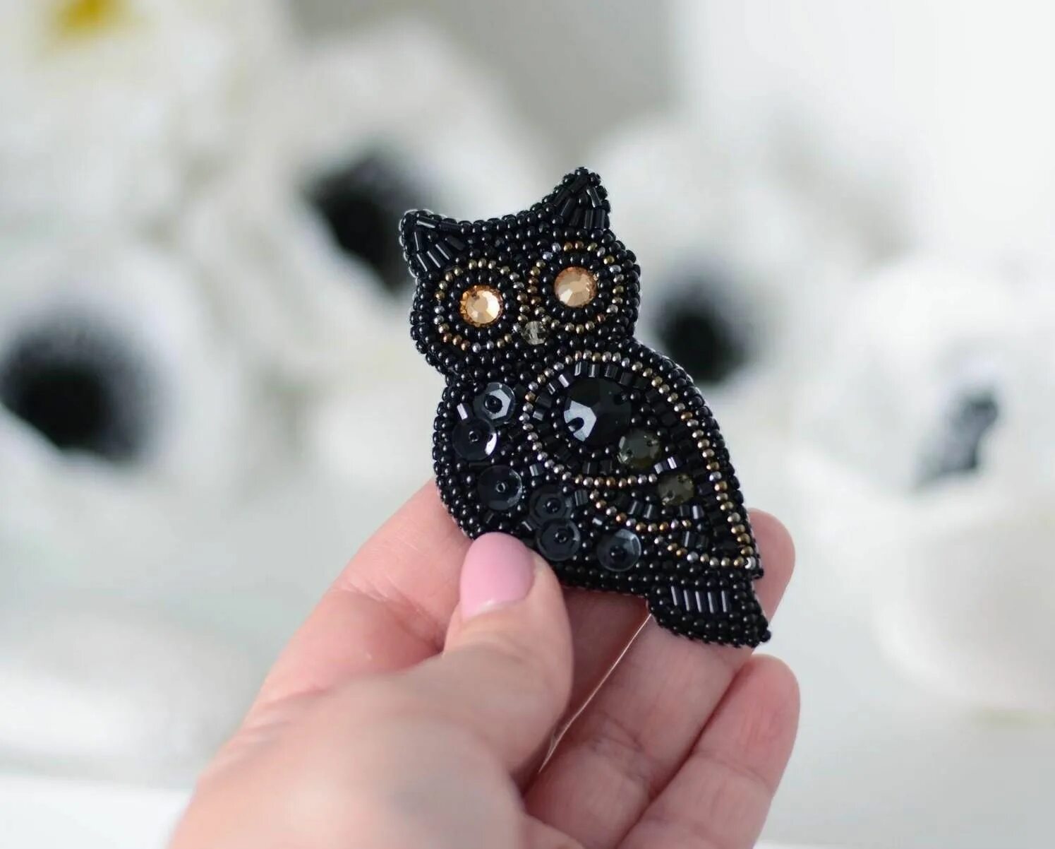 #craft Bead embroidery jewelry, Beaded brooch, Embroidery jewelry