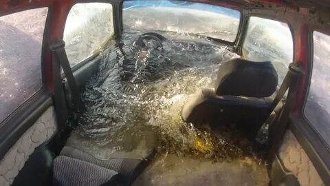 Машина в воде что делать