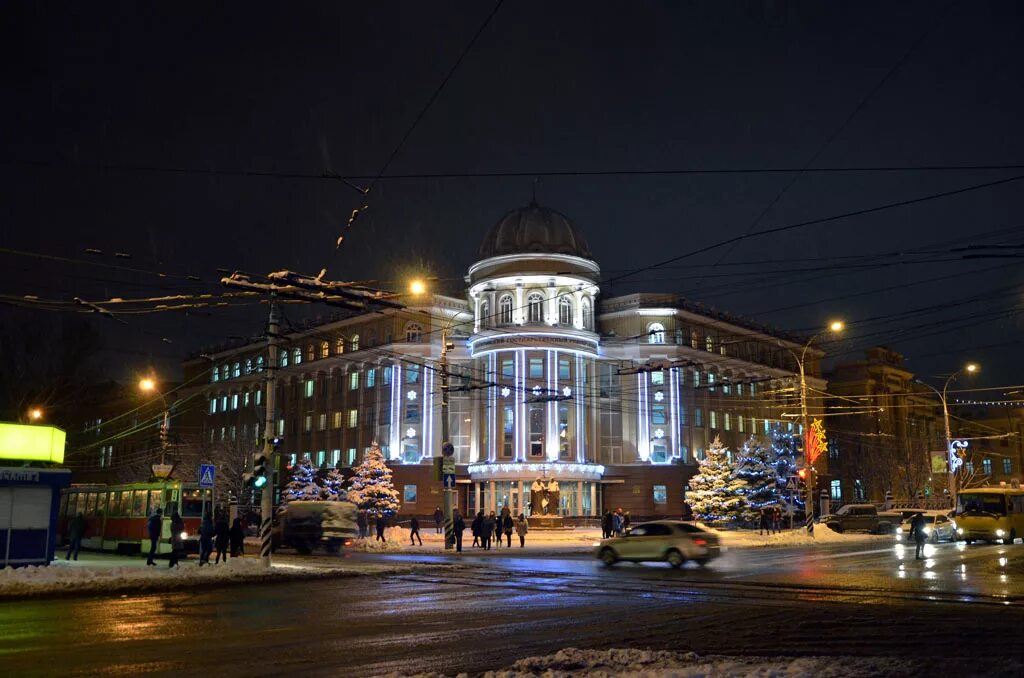 Ховров саратов. Ночной проспект Саратов. Зимний Саратов проспект Кирова. Саратов зима. Ночной город Саратов.