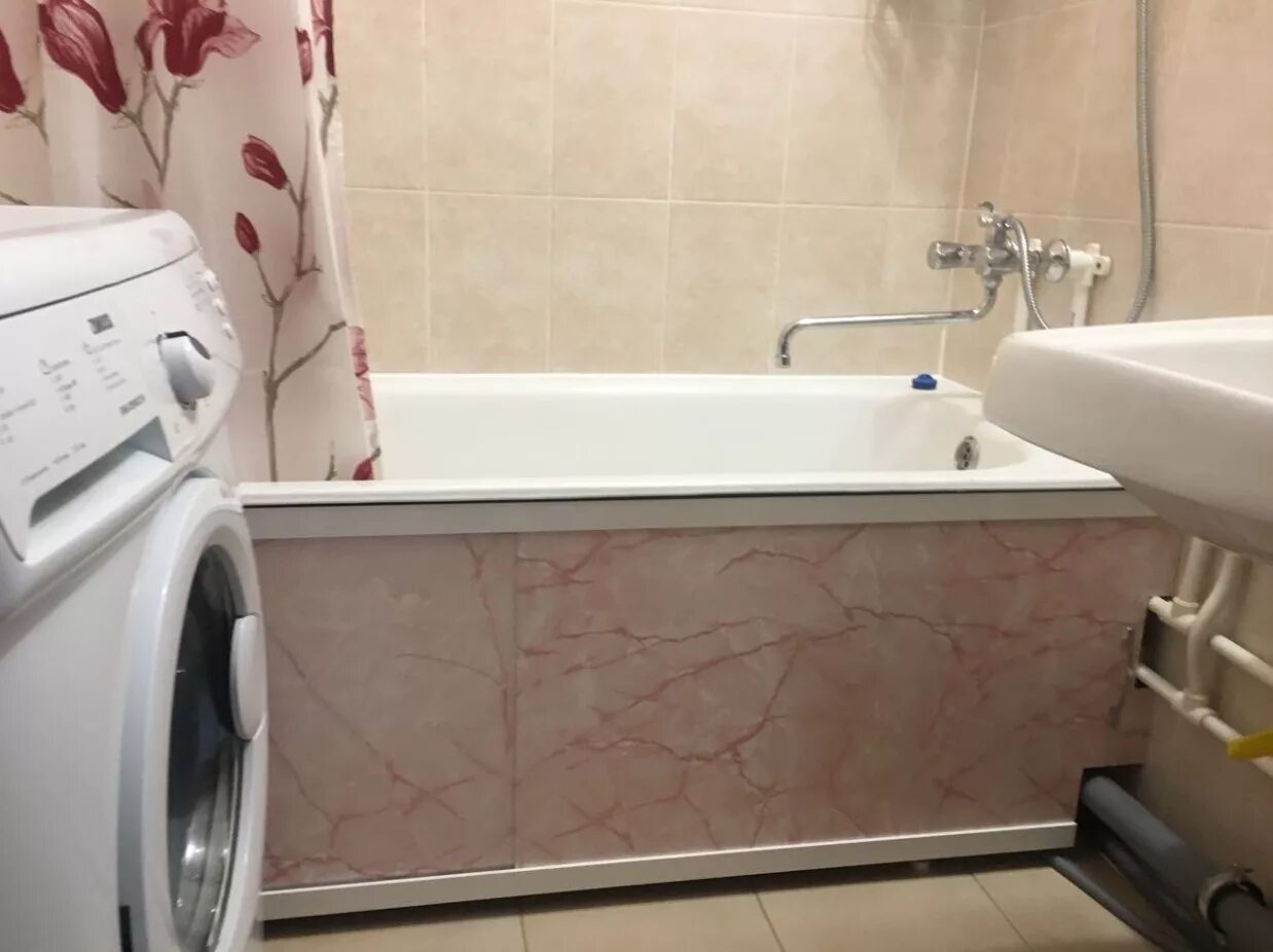 Экран для ванны. Экран под ванной. Панель под ванну. Экран под ванной из плитки.