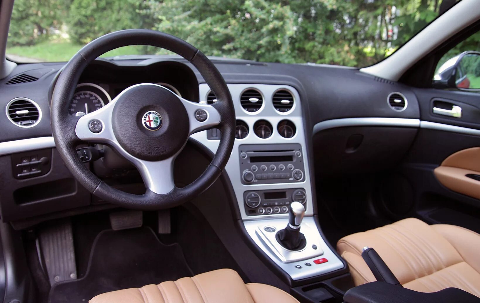 Салон альфа ромео. Alfa Romeo 159 Interior. Alfa Romeo 159 салон. Alfa Romeo 159 интерьер. Альфа Ромео 159 интерьер.