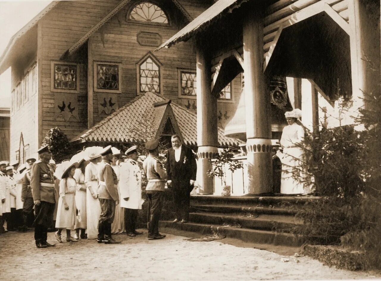 Празднование 300 летия династии романовых. Царская семья в Костроме 1913 год. Семья Николая 2 в Костроме.