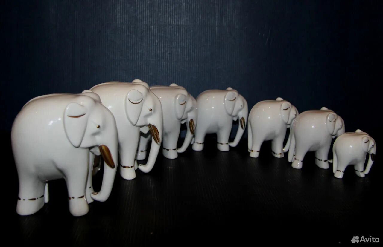 Семь фарфоровых слоников. Фарфоровый слон. Набор фарфоровых слоников. Коллекция слонов.