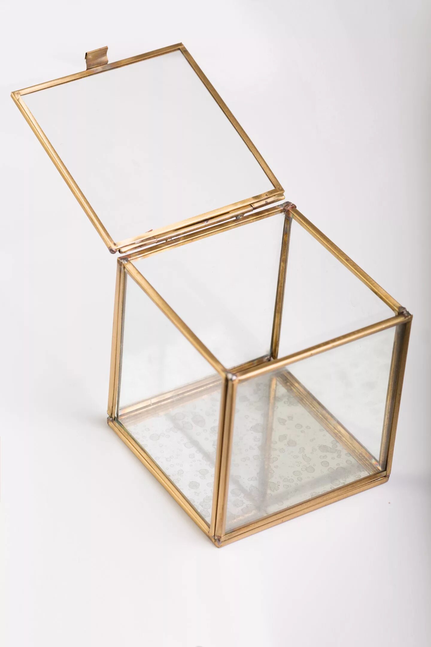 Коробочки из стекла. Стеклянные коробки для показа. Стеклянная шкатулка wildberies. Стеклянный короб. Стеклянная коробка.