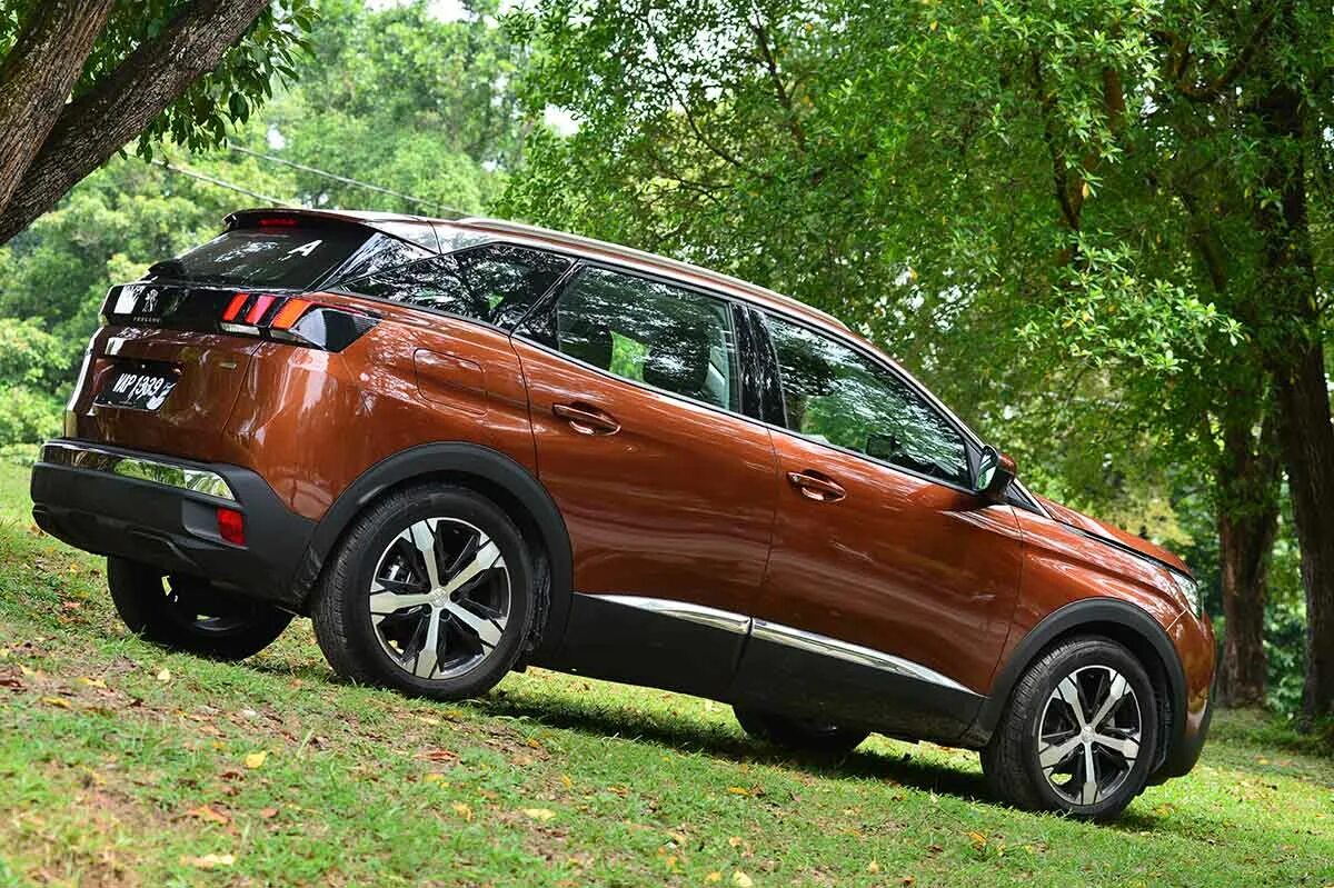 Peugeot кроссовер. Пежо 3008 двухцветный кузов. Пежо 3008 2g. Пежо 3008 2 поколение коричневым. Пежо 3008 второго поколения.
